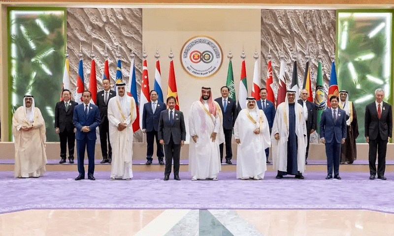 Leaders from the GCC and Asean bloc nations pose for a group photo. &mdash; Picture via <em>AlArabiya</em>
