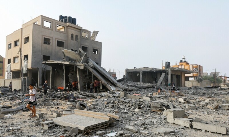 Palestinians inspect the site of Israeli strikes on a house in Khan Younis in the southern Gaza Strip, October 23. &mdash; Reuters