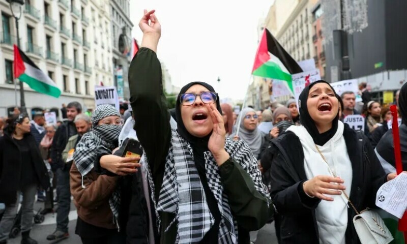 Thousands took to the streets in Madrid in solidarity with Palestinians. &mdash; Reuters