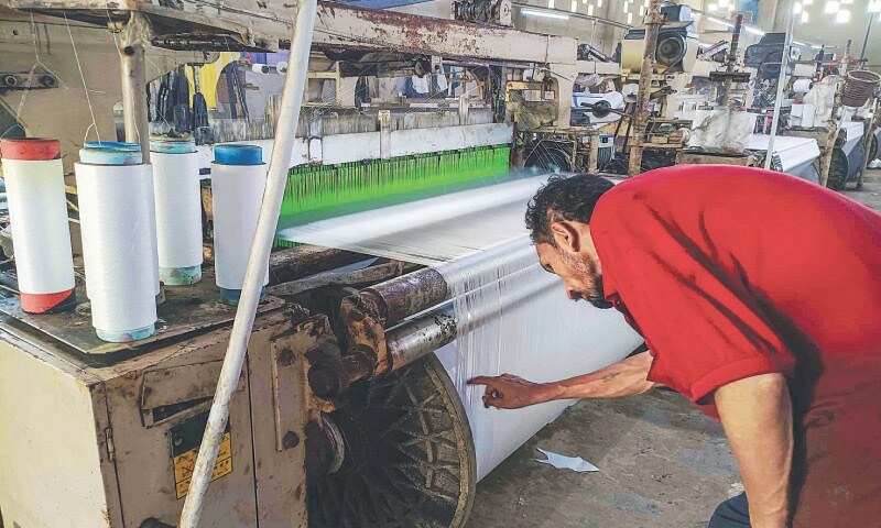 Powerloom workers protest ‘police torture’ in Faisalabad