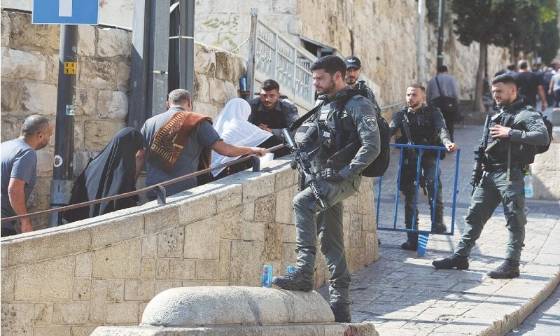 israeli-curbs-keep-worshippers-away-from-al-aqsa-newspaper-dawn-com