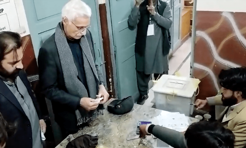 سربراہ استحکام پاکستان پارٹی جہانگیر ترین نے لودھراں میں اپنا ووٹ کاسٹ کردیا