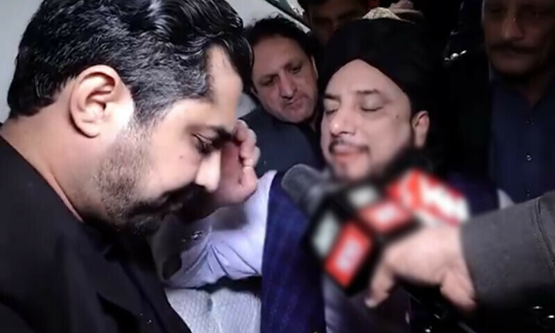 اقرار الحسن کا پیر آف بلاوڑہ شریف سے براہ راست مناظرہ، ویڈیوز وائرل