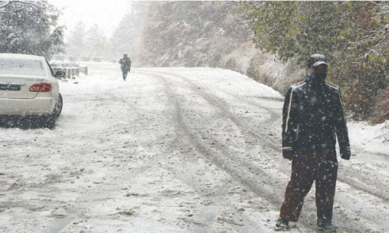 Fresh snowfall blocks roads in upper parts of Hazara - Pakistan - DAWN.COM