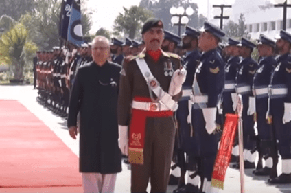  President Arif Alvi is presented with guard of honour in Islamabad. &mdash; DawnNewsTV 
