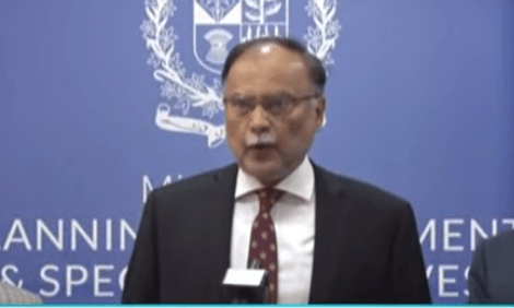 پائیدار ملکی ترقی کیلئے سیاسی استحکام ضروری ہے، احسن اقبال