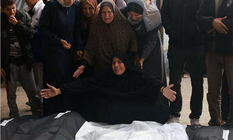 Palestinians mourn their relatives killed in Israeli bombardment at Al-Najar hospital in Rafah, in the southern Gaza Strip on April 21. &mdash; AFP