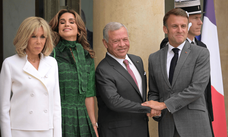  Jordan&rsquo;s King Abdallah II (2ndR) is welcomed by France&rsquo;s President Emmanuel Macron (R) as Jordan&rsquo;s Queen Rania (2nL) and French First Lady Brigitte Macron look on prior to a meeting at the Elysee Presidential Palace in Paris on June 24, 2024. &mdash; AFP 