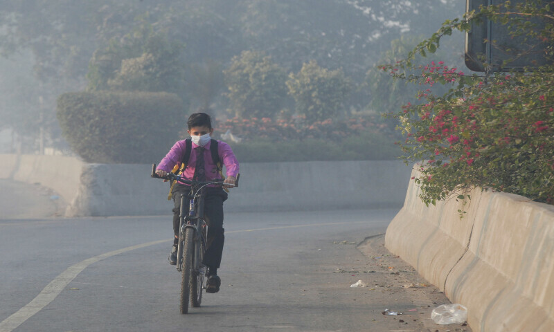 Govt Shuts Primary Schools In Lahore Over Record Pollution Pakistan govt-shuts-primary-schools-in-lahore-over-record-pollution-pakistan