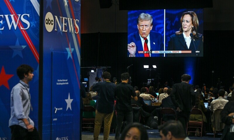  An image of the production crew at US broadcaster ABC News. &mdash; the New York Times 