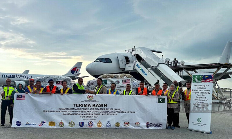 سیلاب سے متاثرہ ملائیشیا کیلئے پاکستانی امداد کی پہلی کھیپ کوالالمپور پہنچ گئی