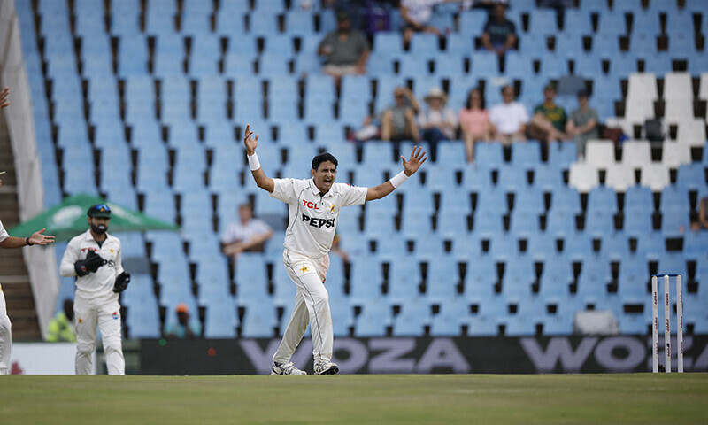 Abbas wreaks havoc as Pakistan look to upset South Africa