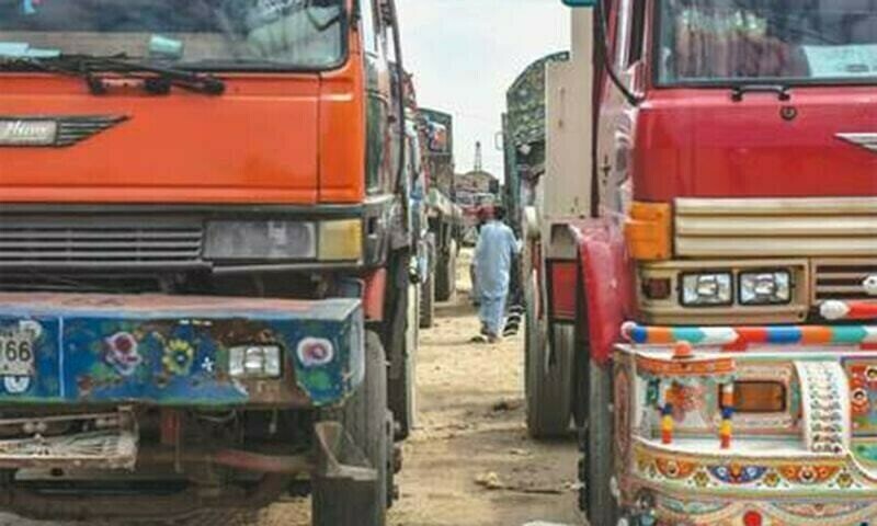 Traffic accident involving heavy vehicle claims another ife in Karachi