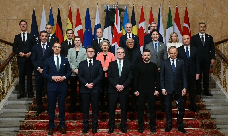 Kyiv’s allies embrace Zelensky at crisis talks – World  www.dawn.com