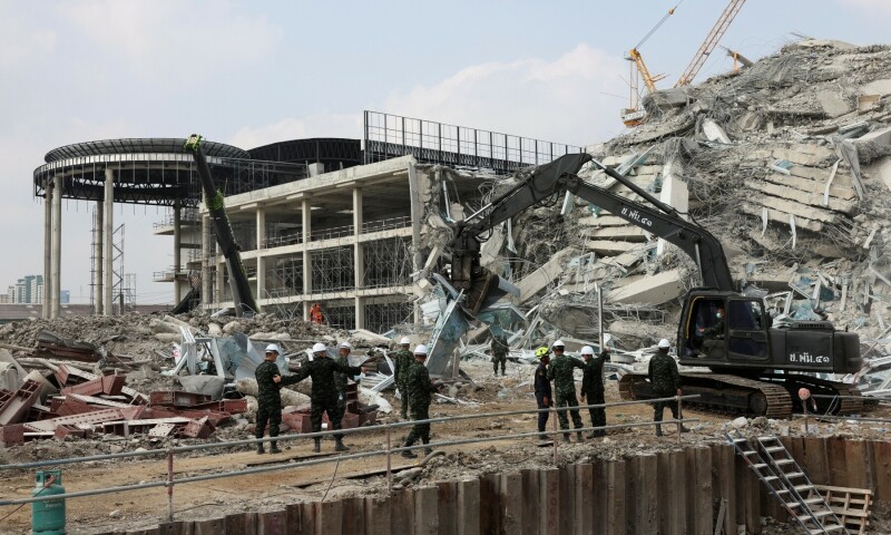 Myanmar-Thailand quake toll passes 700 as rescuers dig for survivors