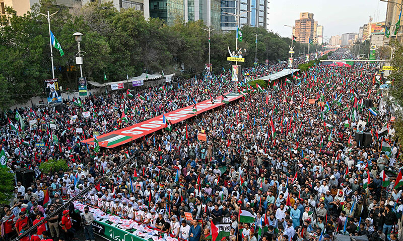 Thousands descend on Karachi’s key roads in solidarity with Palestinians in Gaza – Pakistan  www.dawn.com
