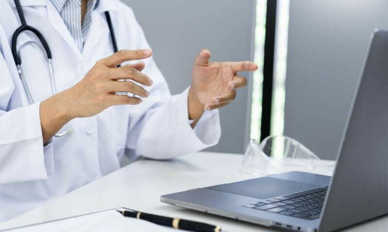 ای ڈاکٹرز نے خواتین ڈاکٹرز کو دوبارہ اپنا کریئر شروع کرنے کا موقع دیا ہے