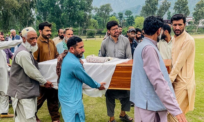 Pakistani Kashmiri mourners carry the coffin of a victim killed in Indian strikes during a funeral in Muzaffarabad on May 7. &mdash; AFP