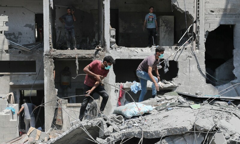  Palestinians inspect the damage at the site of an Israeli strike on a house, in Gaza City on June 7, 2025. &mdash; Reuters/Mahmoud Issa 