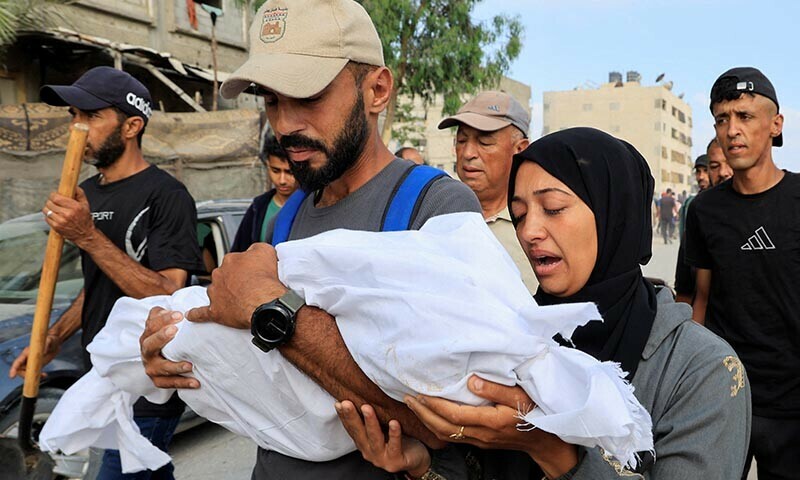 Mourners carry the body of a Palestinian killed in Israeli strikes, in Khan Younis, southern Gaza Strip on June 17. &mdash; Reuters