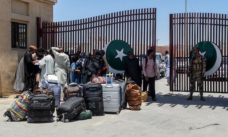 Pakistani pilgrims evacuated from Iran walk across the Pakistan-Iran border at Taftan, in Balochistan on June 18 amid the ongoing conflict between Israel and Iran. — AFP