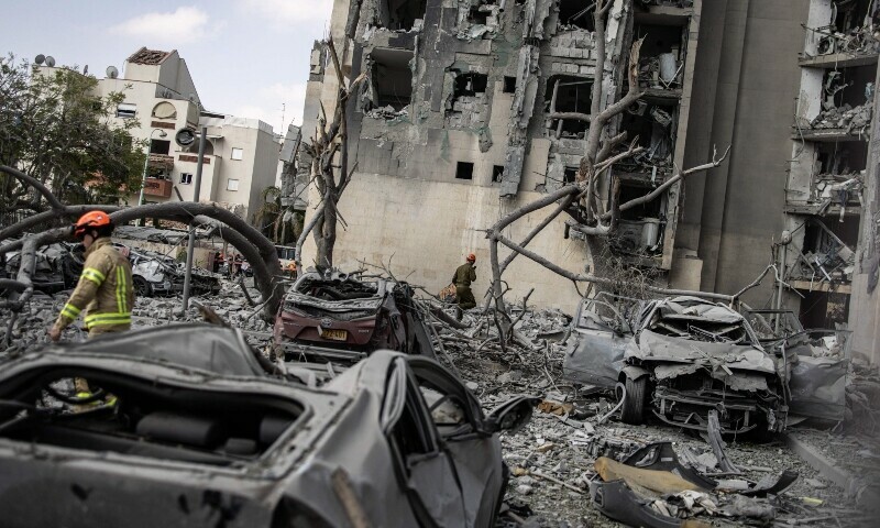 Israeli emergency services and security officers search for casualties in the rubble of a building hit by an Iranian missile in Beersheba in southern Israel. &mdash; AFP
