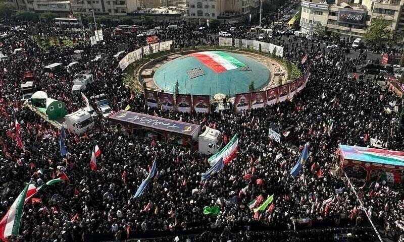 تہران: اسرائیلی حملوں میں شہید سائنسدانوں، فوجی کمانڈرز کی نماز جنازہ ادا کردی گئی
