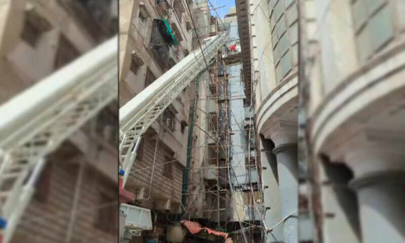 No casualties reported as 22 rescued from partially collapsed building in Karachi’s Kharadar