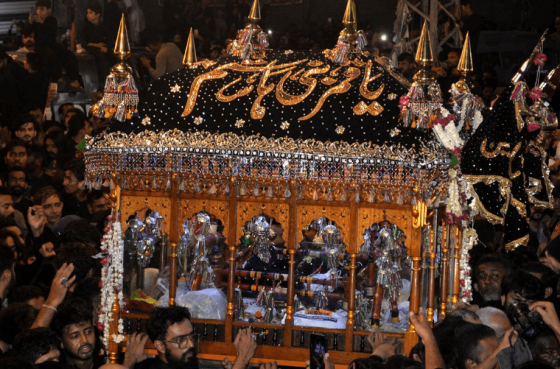  Mourners perform <em>matam</em> in <em>Jamaiytan jo Pir</em> when it reaches Fakir ka Pir on the night of 7th-ith Muharram. 