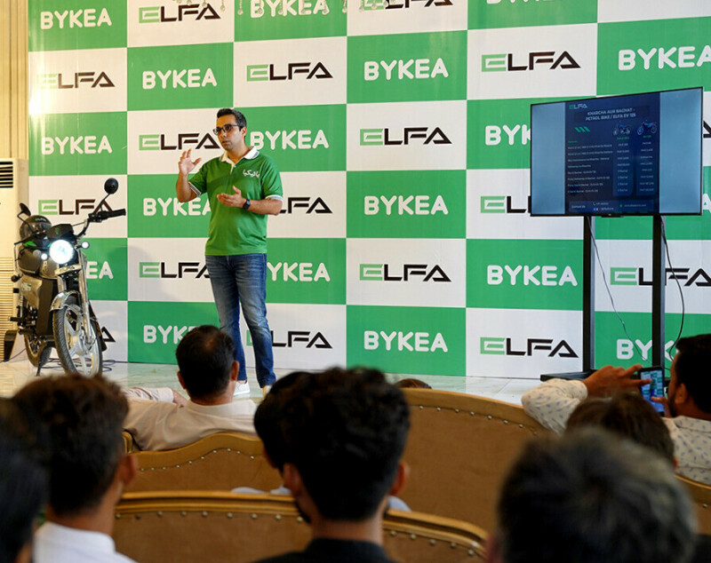 Bykea COO Rafiq Malik explaining to Bykea driving-partners about the benefits of transitioning to electric bikes.
