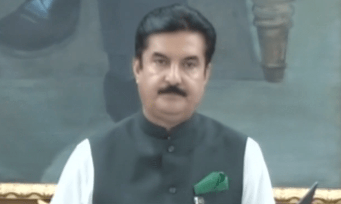 KP governor administers oath to opposition MPAs
