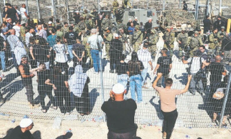 Israel bombs Syrian army HQ amid Druze crisis – Newspaper  www.dawn.com