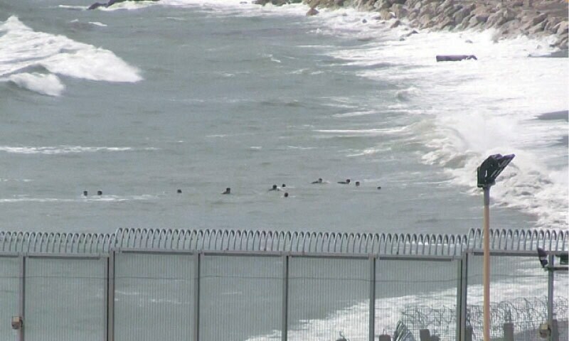 Fifty-four children swim from Morocco to Spanish enclave – Newspaper  www.dawn.com