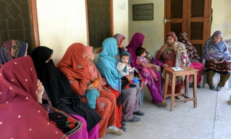 In this photograph taken on May 27, 2016, Pakistani health worker Zeweer Jan (2nd R) speaks with pregnant Kashmiri women at a healthcare centre in the village of Sharda in the Neelum Valley. —AFP