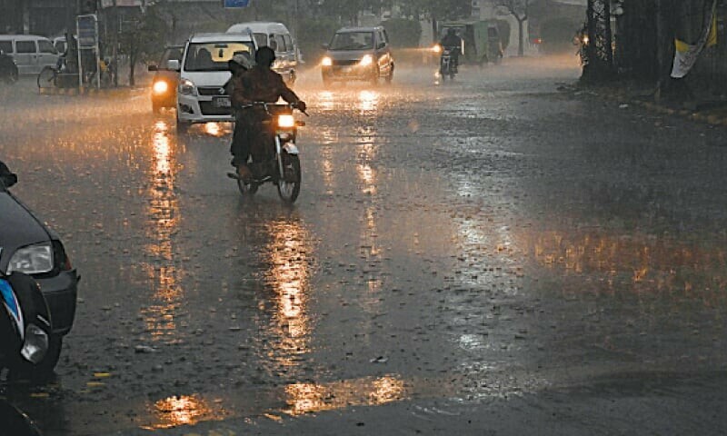 Two more die as rain lashes Punjab; Indus in low-level flood
