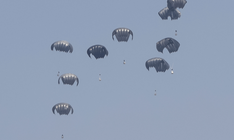  Parachutes carrying aid packages are airdropped over northern Gaza Strip on August 10, 2025. &mdash; Reuters 