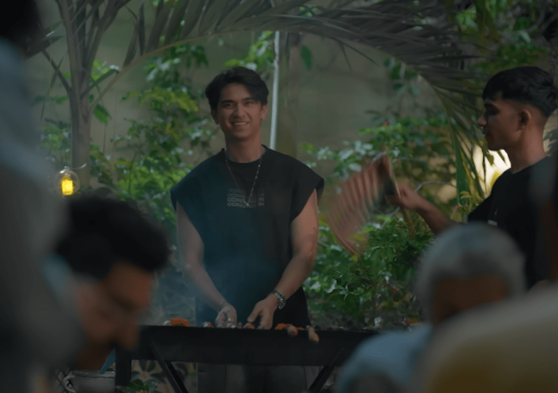  The drama ends on a happy note with Wali back at home, engaged to Maya and enjoying a barbecue with his family. 
