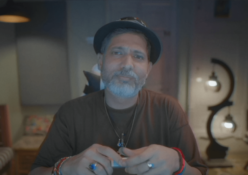  Boss, or Aamir Naqvi, played by Meesam Naqvi, embodied the spiritual role of a teacher as a father figure. 