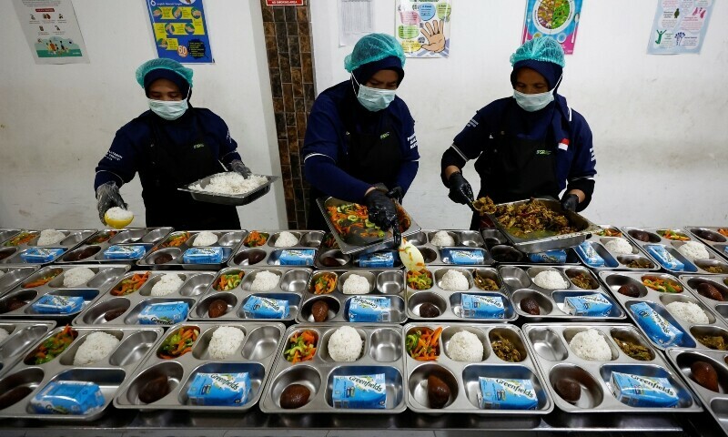 More than 360 hit by food poisoning after eating free school meal in  Indonesian town - World - DAWN.COM