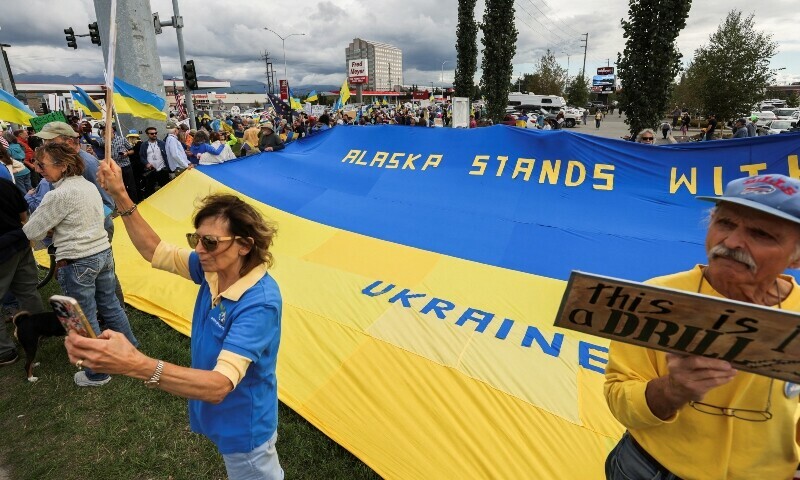 Demonstrators attend a protest in solidarity with Ukraine, in Anchorage, Alaska, US, August 14. — Reuters