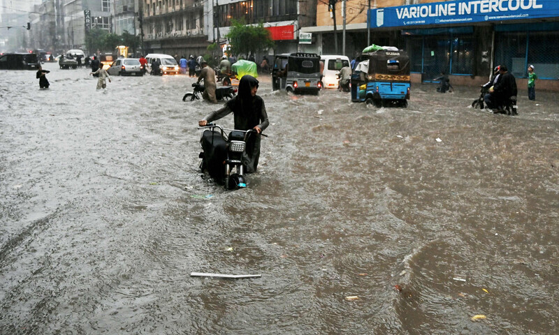  شہر میں سب سے زیادہ 177 ملی میٹر بارش گلشن حدید میں ریکارڈ کی گئی&mdash;فوٹو: اے ایف پی 