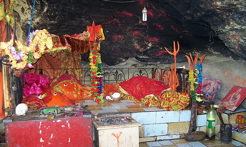    ہنگلاج میں نانی کا مندر—تصویر: وکی پیڈیا   