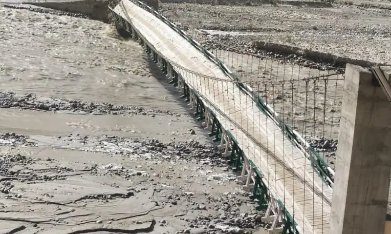 The picture shows the Daen suspension bridge, which was damaged in the flood on August 14. — Photo by the author