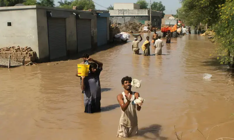 پنجاب کا بڑا حصہ ڈوب گیا، سندھ کے بیراجوں پر پانی کا دباؤ، کچے کے متعدد دیہات زیر آب