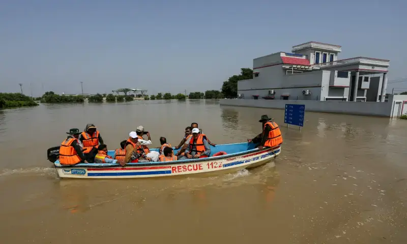 سکھر بیراج پرتاحال اونچے درجے کا سیلاب، ستلج میں بڑا ریلا جلالپور کی طرف بڑھنے لگا