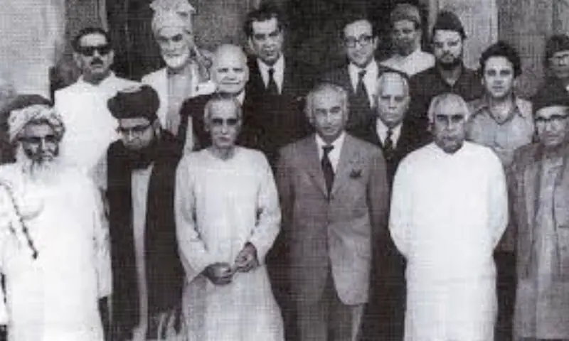   ذوالفقار علی بھٹو، پی این اے کے رہنماؤں کے ہمراہ  