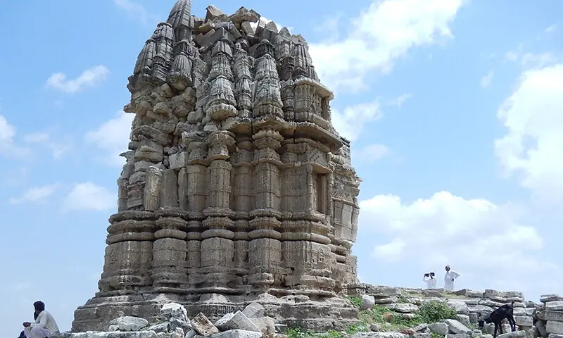    ننگرپارکر میں جین دھرم کا مندر—تصویر: لکھاری   