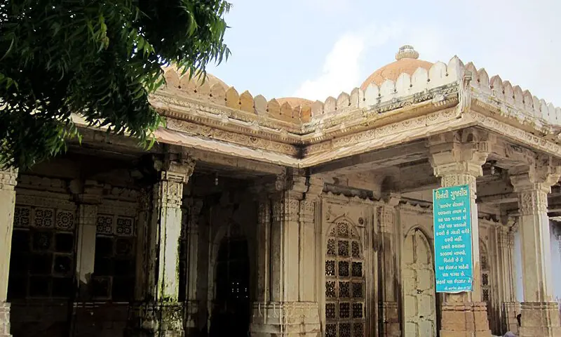    محمود بیگڑہ کا مزار، سرکھیج احمد آباد گجرات—تصویر: وکی پیڈیا   