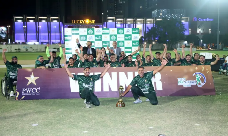 پاکستان وہیل چیئر کرکٹ ٹیم نے سیریز 1-3 سے اپنے نام کی &mdash; فوٹو: ڈان نیوز
