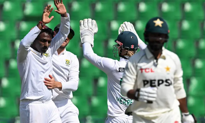 Muthusamy takes six as Pakistan collapse to 378, South Africa 10-0 at lunch in first Test